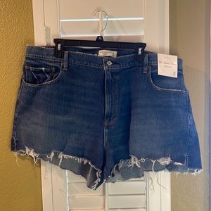 Abercrombie & Fitch The Mom Short Curve Love High Rise Shorts